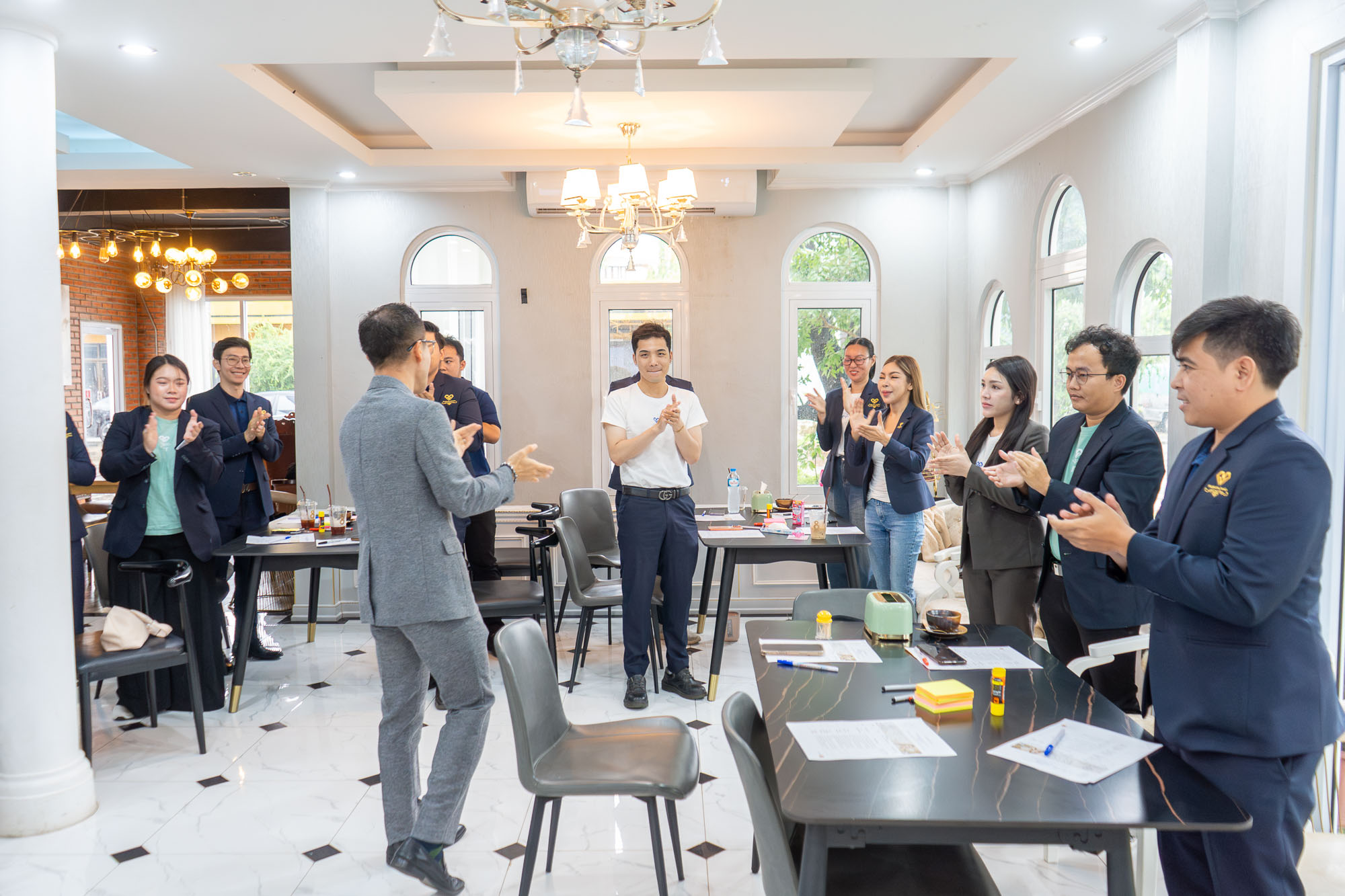 ຜູ້ເຂົ້າຮ່ວມ TOP CEO ACADEMY ຮ່ວມກິດຈະກຳໃນຫ້ອງຮຽນ