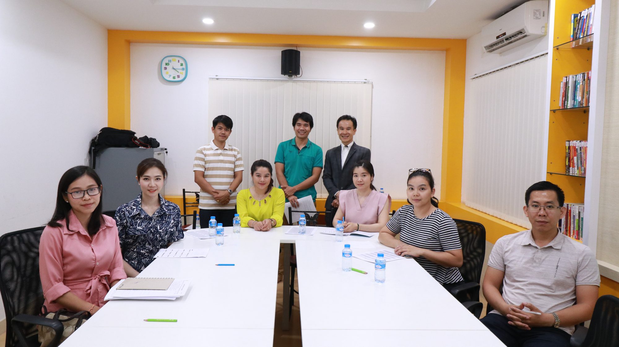 ສຳມະນາຟຣີ ສຳລັບຄູ ແລະ ຜູ້ປົກຄອງ